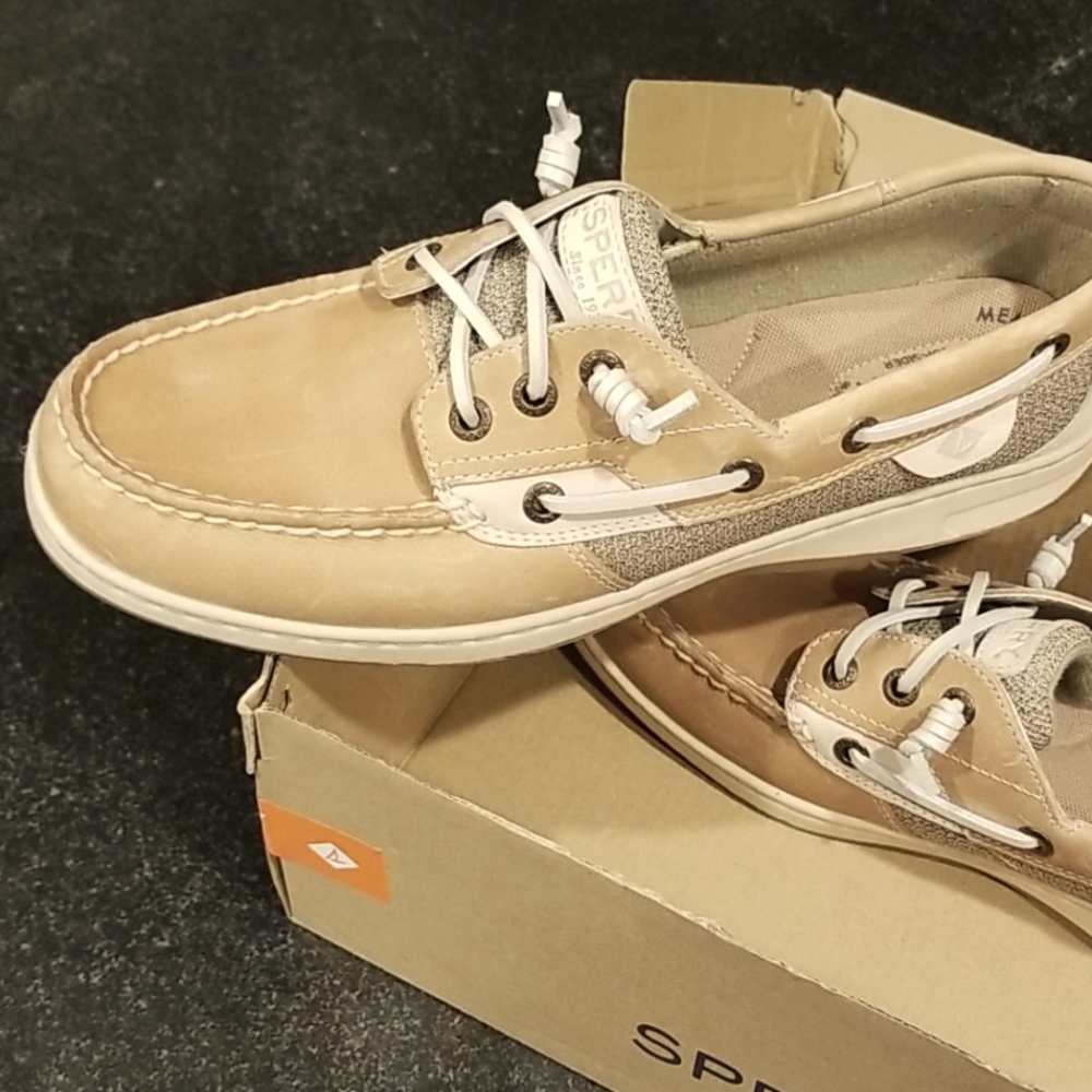NEW IN BOX WOMENS SPERRY